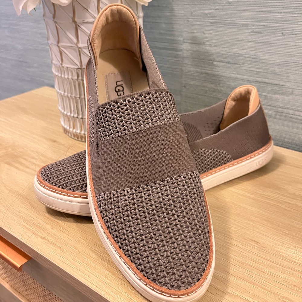 UGG Sammy Knit Sneakers Women’s Size 8 Light Knit Woven Slip On Casual Gray Grey